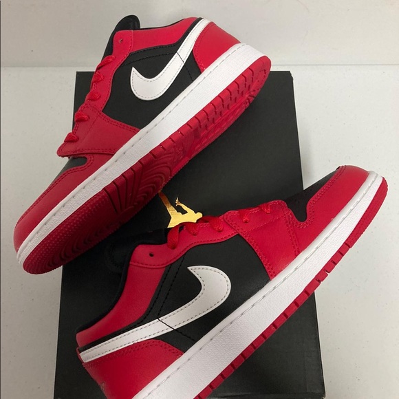 New jordan 1 low GS very berry white athletic shoe - Picture 7 of 11